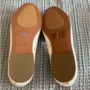 Vionic Flats women’s
